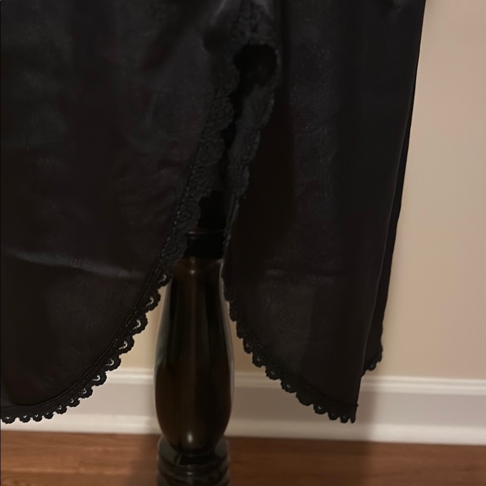 ❤️3/$15❤️ Vintage Warners Black Half Slip with slit - Picture 7 of 12
